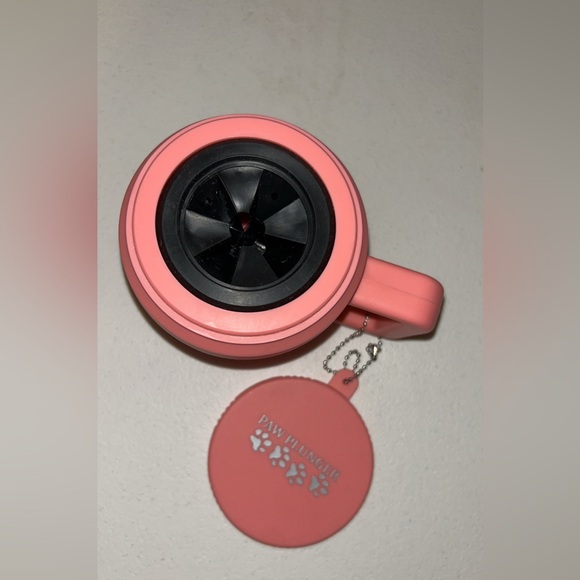 Paw plunger to clean your doggies dirty feet - Picture 3 of 3